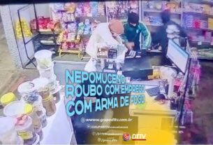 Câmeras registram roubo à mão armada em mercearia de Nepomuceno na noite de quarta-feira, 24 de setembro.