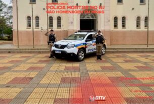 A homenagem da Polícia Militar em Nepomuceno chamou a atenção da comunidade nesta quinta-feira, 29 de outubro, ao prestar tributo aos agentes que perderam a vida durante a recente operação realizada nos complexos do Alemão e da Penha, no Rio de Janeiro.