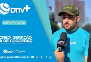 Colaboradores do Sicredi Gerações participaram de ação de limpeza e plantio de flores na Praça Cônego Menezes, em Nepomuceno.
